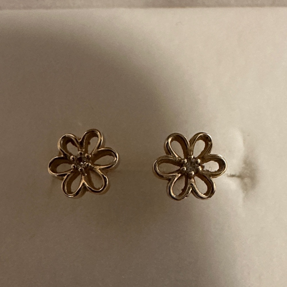 14K Gold Flower Stud Earrings with Center Stone - Picture 4 of 6